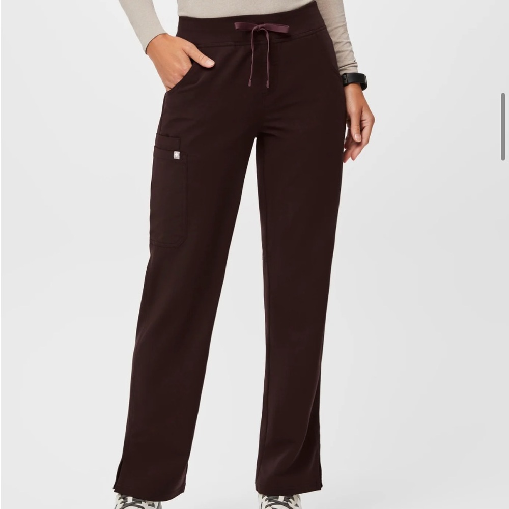 FIGS Espresso Kade™ - Petite Cargo Scrub Pants - S